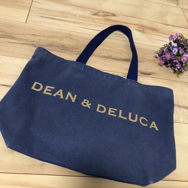 DEAN & DELUCA(ディーンアンドデルーカ)の『DEAN&DELUCA』トートバック　Mサイズ　ネイビー レディースのバッグ(トートバッグ)の商品写真