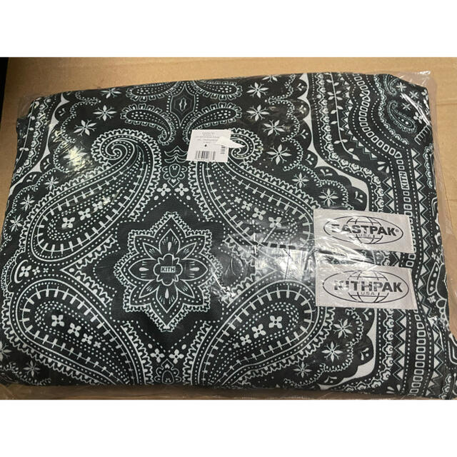 Kith Eastpak Bandana Paisley StandDuffelのサムネイル