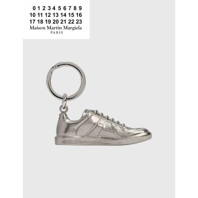 Maison Martin Margiela(マルタンマルジェラ)のMAISON MARGIELA レプリカ スニーカー キーリング レディースのファッション小物(キーホルダー)の商品写真