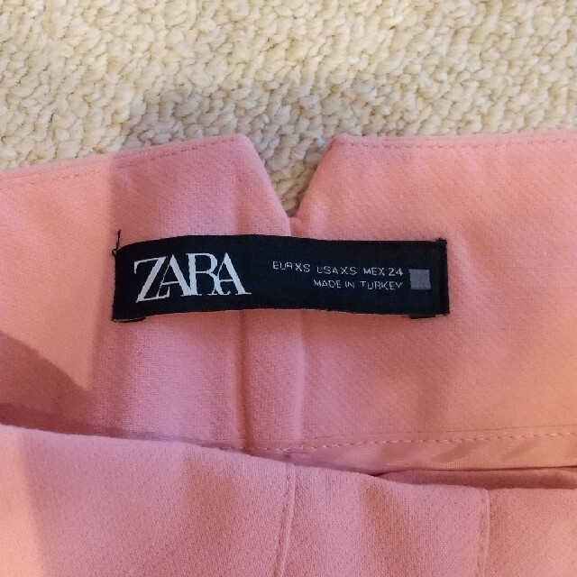 ZARA(ザラ)のZARAハイウエストパンツ レディースのパンツ(カジュアルパンツ)の商品写真