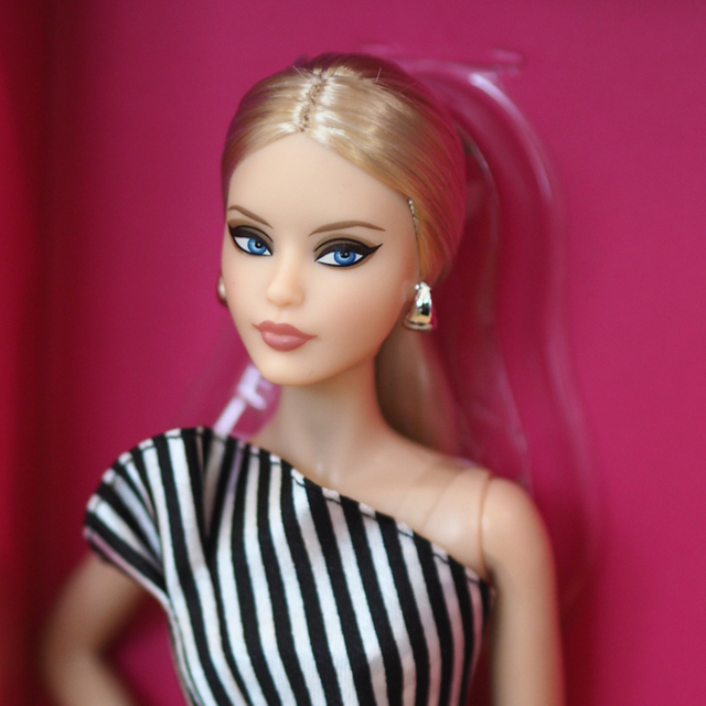 Barbie(バービー)のバービーコンベンションインジャパン2018 ギフト　ストライキングストライプス エンタメ/ホビーのおもちゃ/ぬいぐるみ(その他)の商品写真