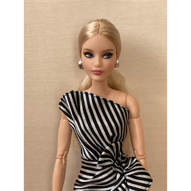 Barbie(バービー)のバービーコンベンションインジャパン2018 ギフト　ストライキングストライプス エンタメ/ホビーのおもちゃ/ぬいぐるみ(その他)の商品写真