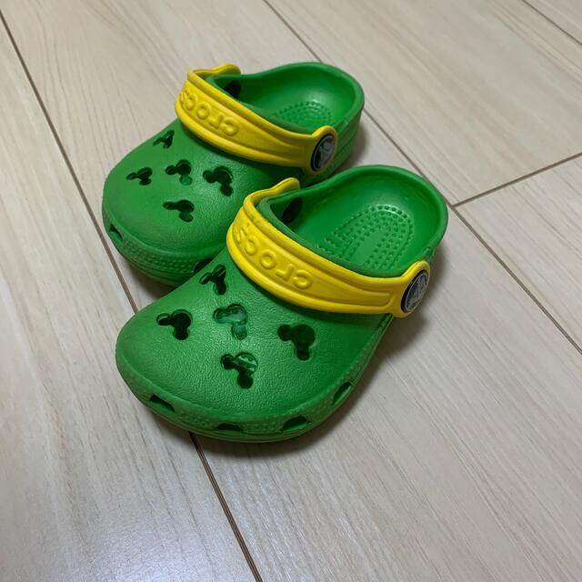 crocs(クロックス)の可愛い！crocs ミッキー型抜きサンダル　13cm キッズ/ベビー/マタニティのベビー靴/シューズ(~14cm)(サンダル)の商品写真