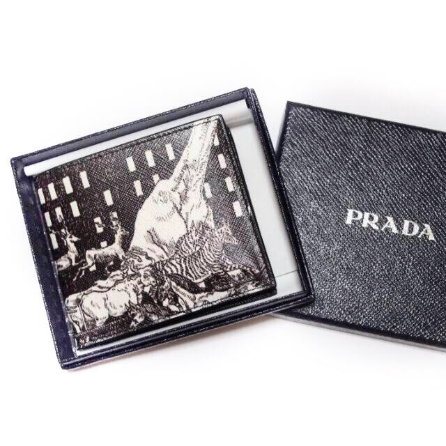 PRADA 折り財布