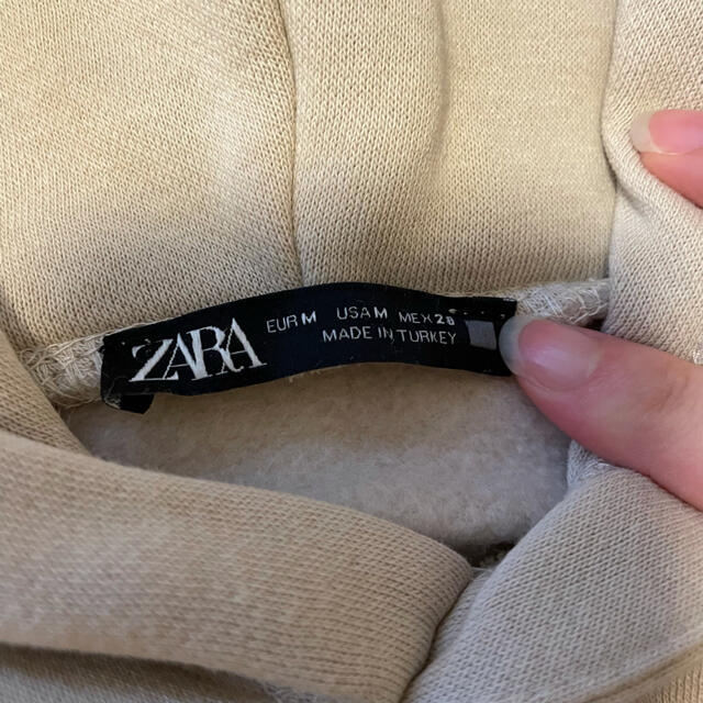 ZARA(ザラ)の【ZARA】ショート フードパーカー レディースのトップス(パーカー)の商品写真