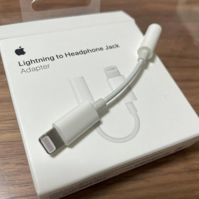 Apple(アップル)のApple ヘッドフォンジャックアダプタ スマホ/家電/カメラのスマホアクセサリー(ストラップ/イヤホンジャック)の商品写真