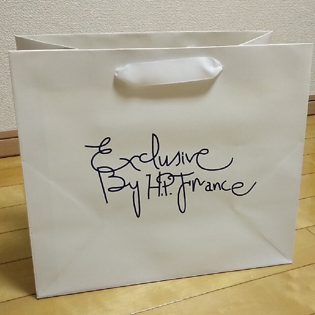 H.P.FRANCE(アッシュペーフランス)のExclusive By H.P.FRANCE 新品同様紙袋 レディースのバッグ(ショップ袋)の商品写真