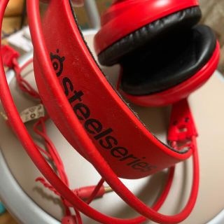 アップル(Apple)の［］訳アリ　steelseries ヘッドホン　RED(ヘッドフォン/イヤフォン)