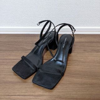 チャールズアンドキース(Charles and Keith)のCHARLES & KEITH テクスチャードアシンメトリックストラップサンダル(サンダル)