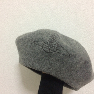 ヴィヴィアンウエストウッド(Vivienne Westwood)のヴィヴィアン ベレー帽 グレー(ハンチング/ベレー帽)