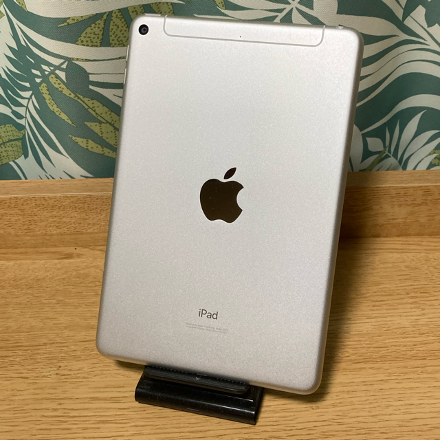 iPad(アイパッド)のiPad  mini5 cellular SIMフリー　64GB シルバー スマホ/家電/カメラのPC/タブレット(タブレット)の商品写真