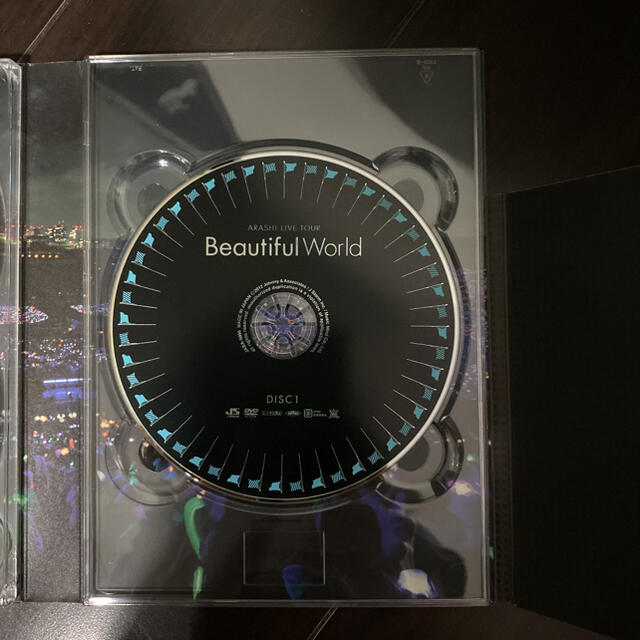 嵐(アラシ)のARASHI　LIVE　TOUR　Beautiful　World（初回限定盤）  エンタメ/ホビーのDVD/ブルーレイ(舞台/ミュージカル)の商品写真