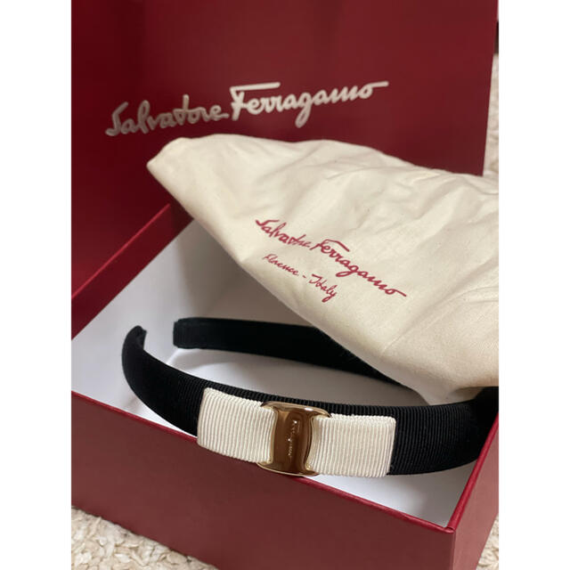 Salvatore Ferragamo(サルヴァトーレフェラガモ)のフェラガモ　カチューシャ　バイカラー レディースのヘアアクセサリー(カチューシャ)の商品写真