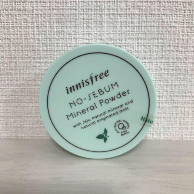 Innisfree(イニスフリー)の【新品未開封】イニスフリー ノーセバム ミネラルパウダー 5g 旧パッケージ コスメ/美容のベースメイク/化粧品(フェイスパウダー)の商品写真