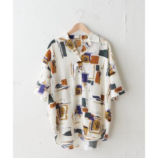 オリーブデオリーブ(OLIVEdesOLIVE)の新品★アート柄シャツ　olivedesolive オリーブデオリーブ(シャツ/ブラウス(半袖/袖なし))