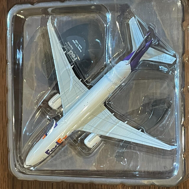 FEDEX BOEING 777-200F(1:400)　飛行機　模型 エンタメ/ホビーのテーブルゲーム/ホビー(航空機)の商品写真