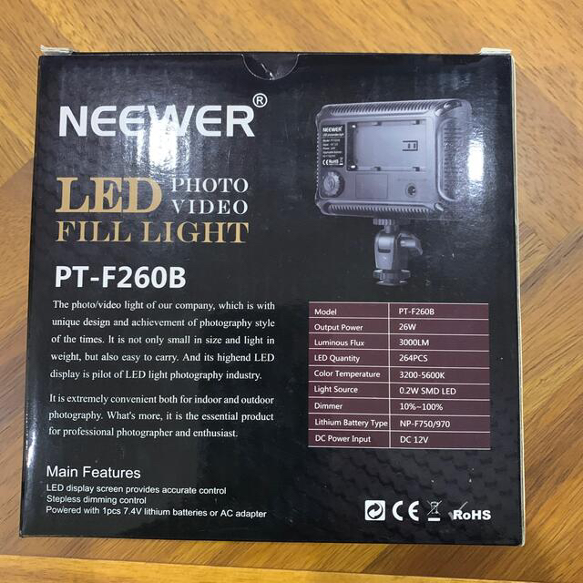 Neewer LED FILL LIGHT PT-F260B と　NP-F550 スマホ/家電/カメラのカメラ(ビデオカメラ)の商品写真