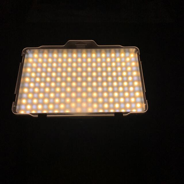 Neewer LED FILL LIGHT PT-F260B と　NP-F550 スマホ/家電/カメラのカメラ(ビデオカメラ)の商品写真