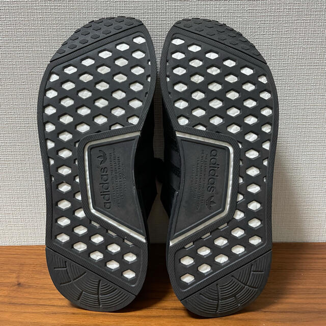adidas(アディダス)の「丼ぶり様確定」　　アディダス  NMD R1 トリプルブラック メンズの靴/シューズ(スニーカー)の商品写真