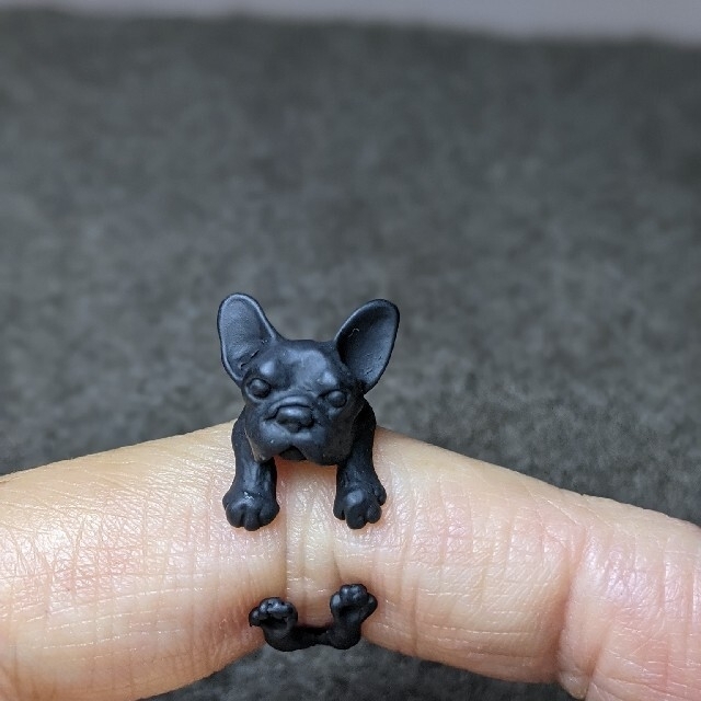 【dog ring】指に絡まる犬の指輪　フレンチブルドック　アニマルリング レディースのアクセサリー(リング(指輪))の商品写真