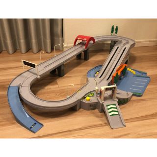 タカラトミー(Takara Tomy)のトミカ 高速道路にぎやかドライブ(動作不良あり)(電車のおもちゃ/車)