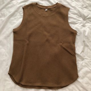 ユニクロ(UNIQLO)のUNIQLO ワッフルT ノースリーブ　ブラウン　Lサイズ(カットソー(半袖/袖なし))