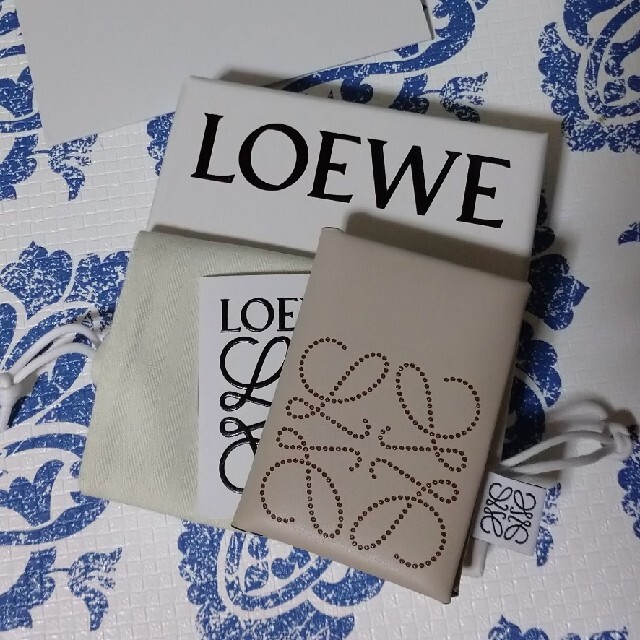 LOEWE(ロエベ)のお値下げしました！LOEWE ロエベ カードケース レディースのファッション小物(名刺入れ/定期入れ)の商品写真