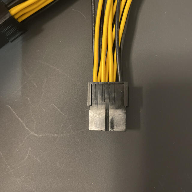 PCIE 8ピン 分岐ケーブル 4本セット スマホ/家電/カメラのPC/タブレット(PCパーツ)の商品写真