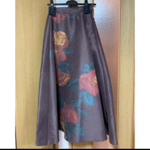 Ameri VINTAGE(アメリヴィンテージ)のAMERI ELLIE ASYMMETRY PLEATS SKIRT レディースのスカート(ロングスカート)の商品写真