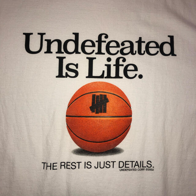 UNDEFEATED(アンディフィーテッド)のUNDEFEATED basketball Tshirt  Lsize メンズのトップス(Tシャツ/カットソー(半袖/袖なし))の商品写真