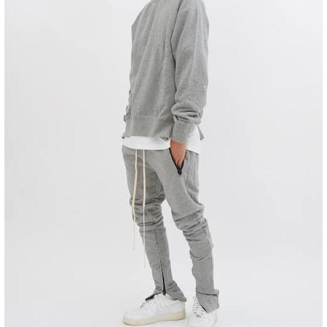 FEAR OF GOD(フィアオブゴッド)の最終　FOG essentialsスウェットパンツフィアーオブゴッドジップ メンズのパンツ(その他)の商品写真