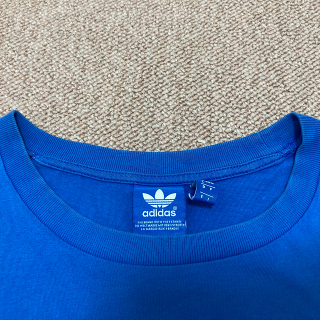 adidas(アディダス)の☆アディダス☆ デカロゴ Tシャツ ブルー メンズLサイズ メンズのトップス(Tシャツ/カットソー(半袖/袖なし))の商品写真