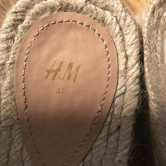 H&M(エイチアンドエム)の【新品未使用】H&M  キルティングサンダル　ジュート　サンダル　レディース レディースの靴/シューズ(サンダル)の商品写真