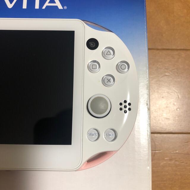 PlayStation Vita(プレイステーションヴィータ)のPlayStation Vita PCH-2000 本体 wifiモデル エンタメ/ホビーのゲームソフト/ゲーム機本体(携帯用ゲーム機本体)の商品写真