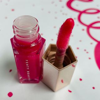 セフォラ(Sephora)のリアーナ　FENTY BEAUTY リップグロス　pretty please(リップグロス)