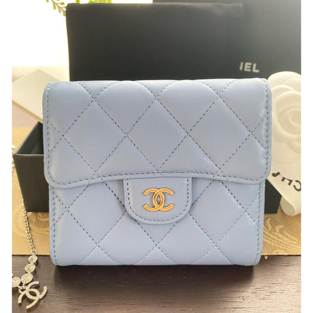 CHANEL(シャネル)のシャネル　美品　ブルー　三つ折り財布 レディースのファッション小物(財布)の商品写真