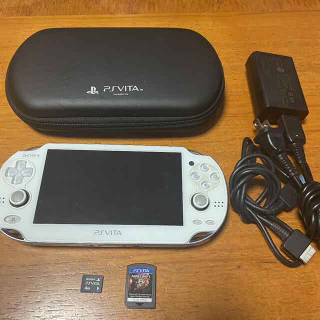 ゲーム【送料無料】 PSVITA PCH-1100 本体　ソフト　充電　セット