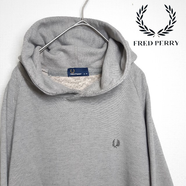 FRED PERRY(フレッドペリー)のFRED PERRY プルオーバー パーカー ワンポイントロゴ グレー 月桂冠 メンズのトップス(パーカー)の商品写真