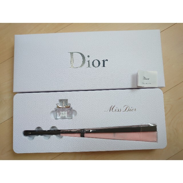 Dior(ディオール)のディオール　扇子+香水 エンタメ/ホビーのコレクション(ノベルティグッズ)の商品写真