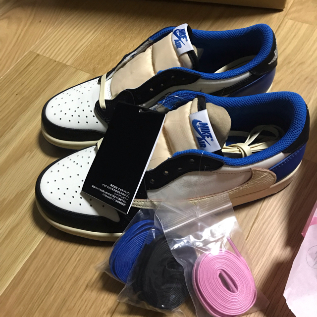 NIKE(ナイキ)のTRAVIS SCOTT ×  NIKE AIR JORDAN 1 LOW メンズの靴/シューズ(スニーカー)の商品写真