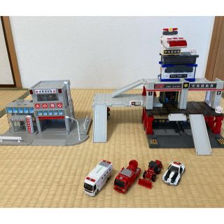 タカラトミー(Takara Tomy)のトミカビルドシティサウンドライト消防署　警察署　トミカタウン消防署　トミカセット(ミニカー)