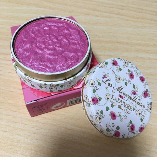 Les Merveilleuses LADUREE(レメルヴェイユーズラデュレ)の限定チーク コスメ/美容のベースメイク/化粧品(チーク)の商品写真