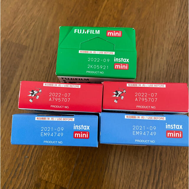 富士フイルム(フジフイルム)のFUJI FILM INSTAX MINI LIPLAY STONE WHITE スマホ/家電/カメラのカメラ(フィルムカメラ)の商品写真