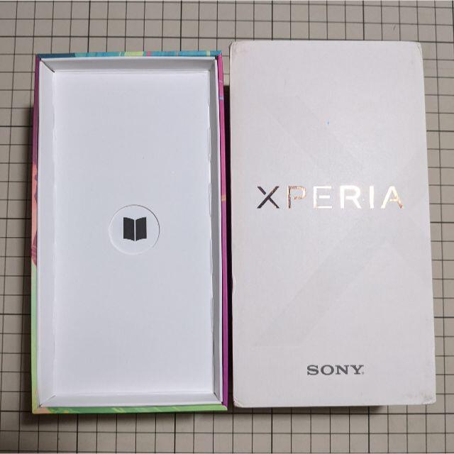 SONY(ソニー)の箱あり Sony Xperia X F5121 White スマホ/家電/カメラのスマートフォン/携帯電話(スマートフォン本体)の商品写真