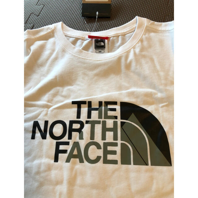 THE NORTH FACE(ザノースフェイス)の海外限定　新品　ノースフェイス　メンズTシャツ　ハーフドーム　白　ホワイト　M メンズのトップス(Tシャツ/カットソー(半袖/袖なし))の商品写真