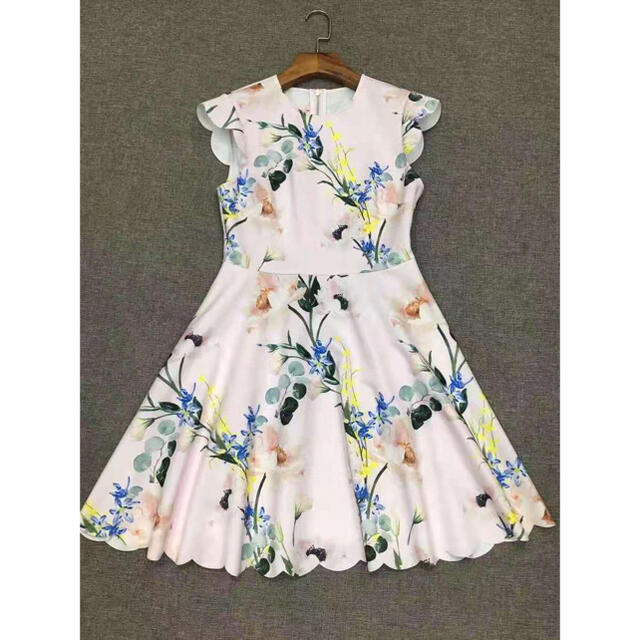 TED BAKER - ❤️Ted baker 2021 新作新品 花柄ワンピース TED BAKER - ❤️Ted baker 2021 新作新品 花柄ワンピース