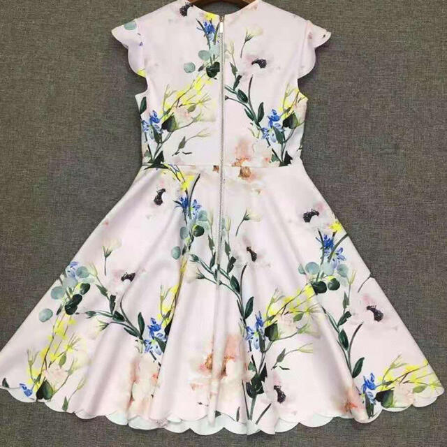TED BAKER - ❤️Ted baker 2021 新作新品 花柄ワンピース TED BAKER - ❤️Ted baker 2021 新作新品 花柄ワンピース