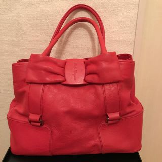 フェラガモ(Ferragamo)のフェラガモ　バッグ　ヴァラ(ハンドバッグ)