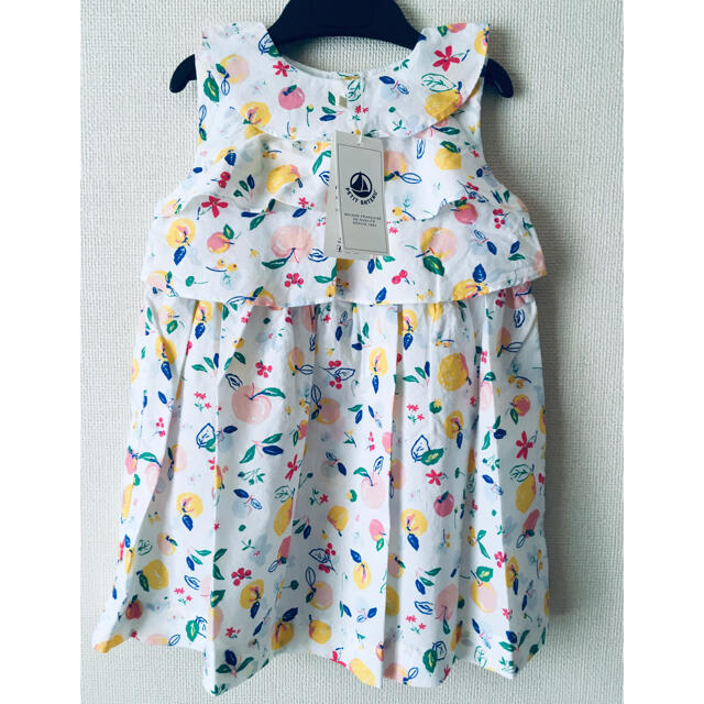 PETIT BATEAU(プチバトー)の新品 プチバトー 24m プリントワンピース フルーツ キッズ/ベビー/マタニティのキッズ服女の子用(90cm~)(ワンピース)の商品写真