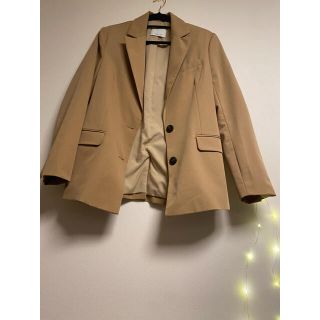 ベルシュカ(Bershka)の秋に向けて値下げ価格✨ベルシュカ　定価5000円！✨肩パッド付きジャケット(テーラードジャケット)